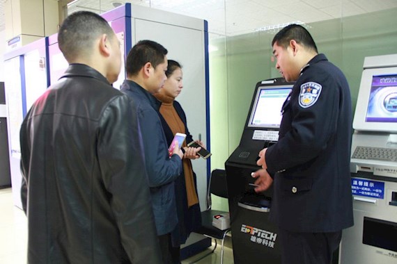 泸州出入境管理支队率先开通“出入境记录自助查询打印”业务